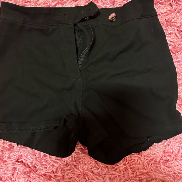 Black shorts ;3 - Picture 3 of 3